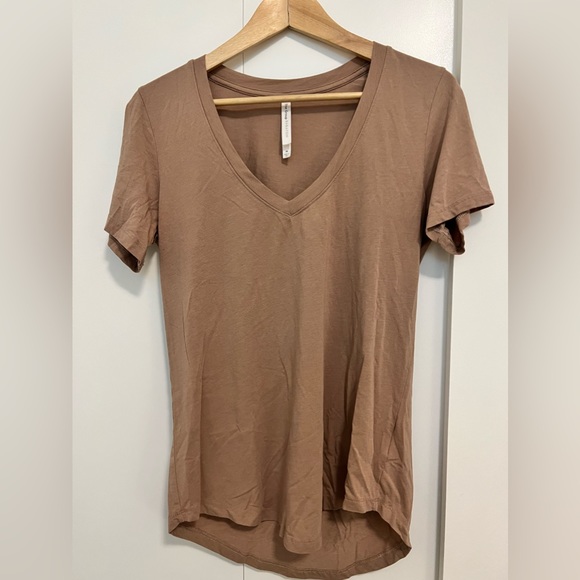 Babaton Nude T- Shirt. - Picture 1 of 4